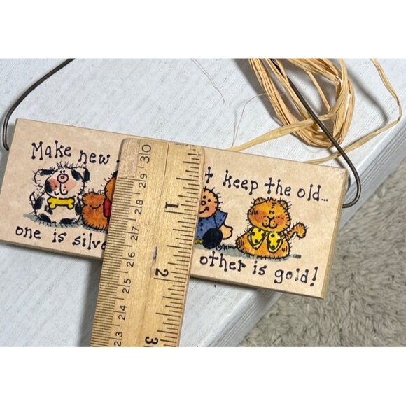 Decorative Wooden Plaque Make New Friends With Wire Hanger & Straw Bow 5" - Picture 5 of 5